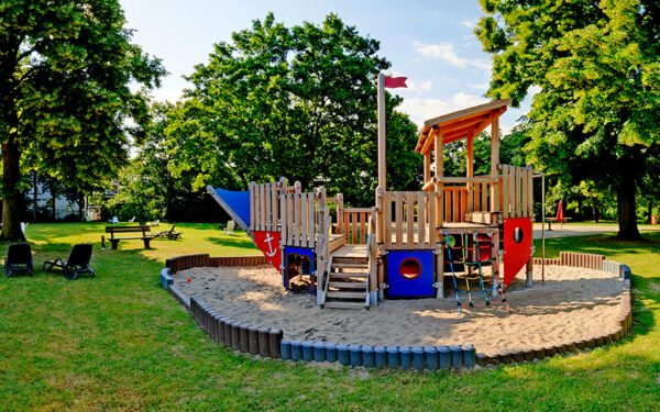 Spielplatz im Freibad Mainzer Taubertsberg Bad